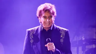Barry Manilow to Have Surgery for Early-Stage Lung Cancer and Postpones January Concerts